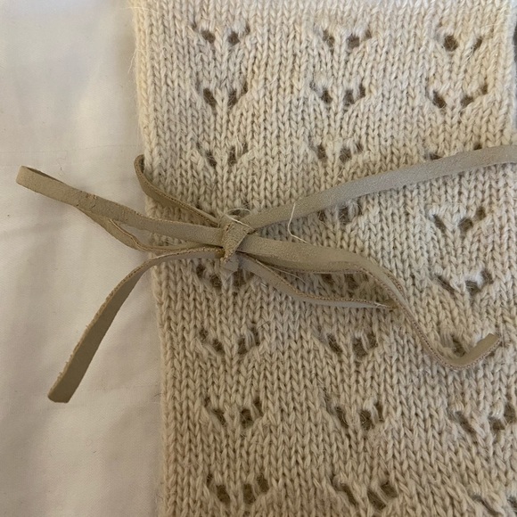 ModCloth Knit Gloves with Bows - Picture 3 of 8